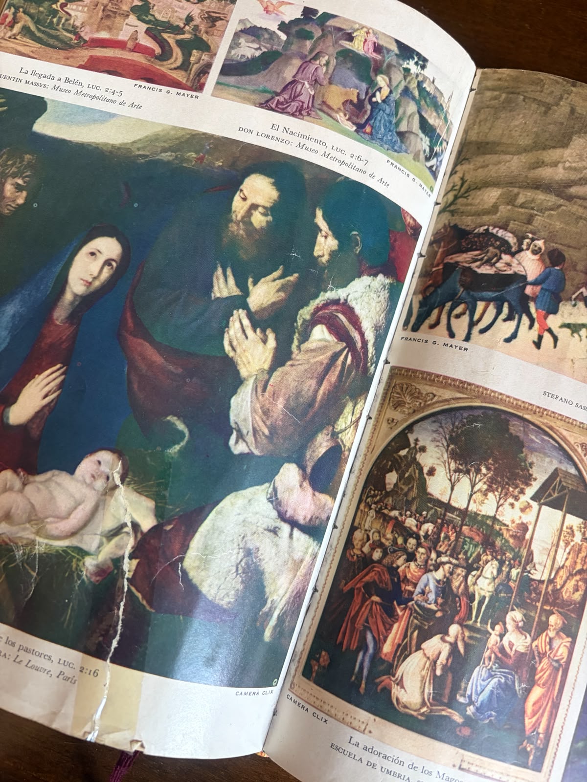 BIBLIA EN PIEL CON ATRIL