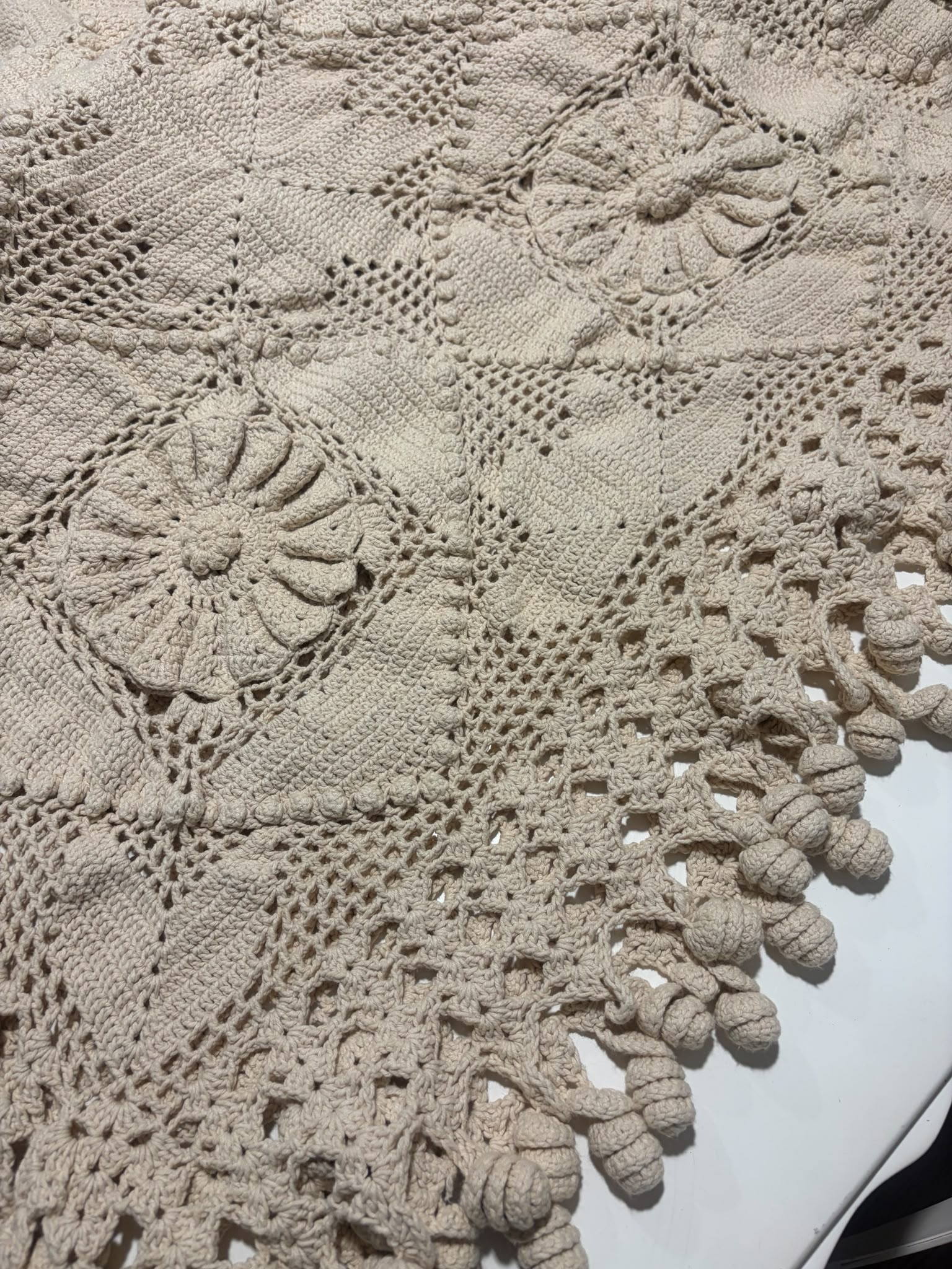 COLCHA DE ALGODÓN BEIGE GANCHILLO