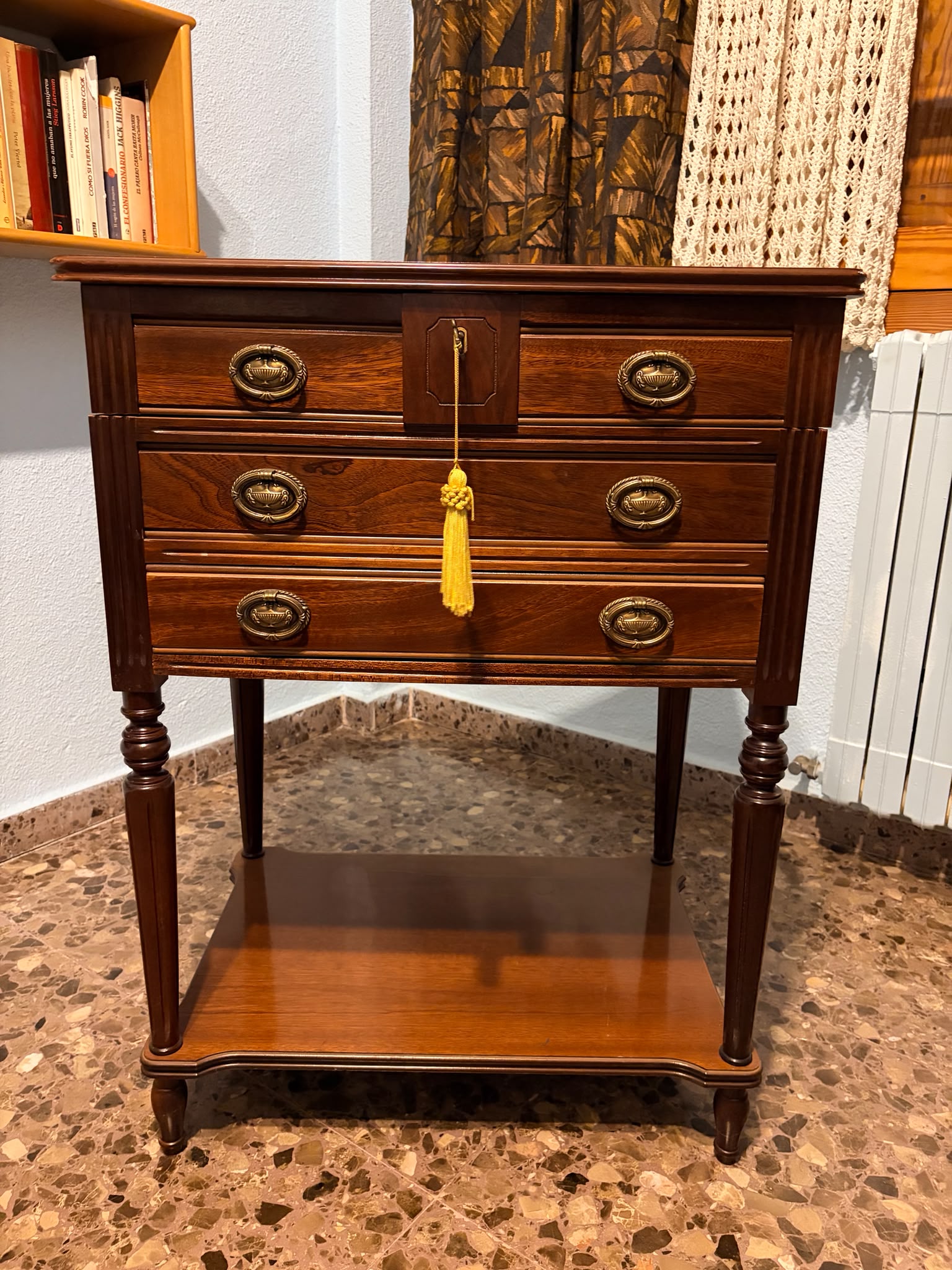 MUEBLE CUBERTERO DE MARQUETERIA